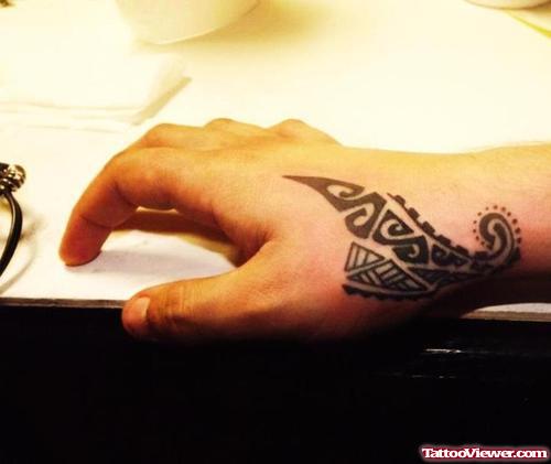 Black Ink Tribal Tattoo On Right Hand