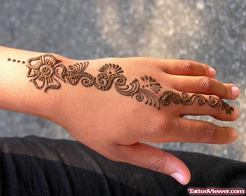 Awesome Henna Tattoo On Left Hand