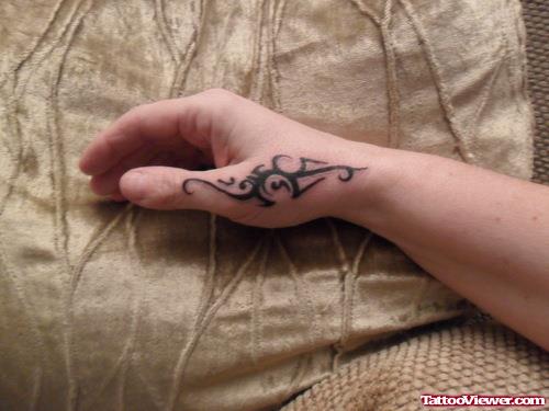 Attractive Black Tribal Tattoo On Right Hand