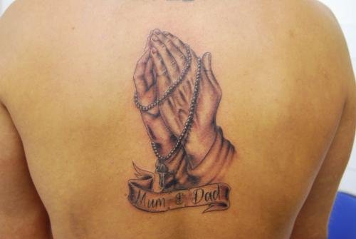 Mum And Dad Banner And Praying Hands With Rosary Tattoo On Back