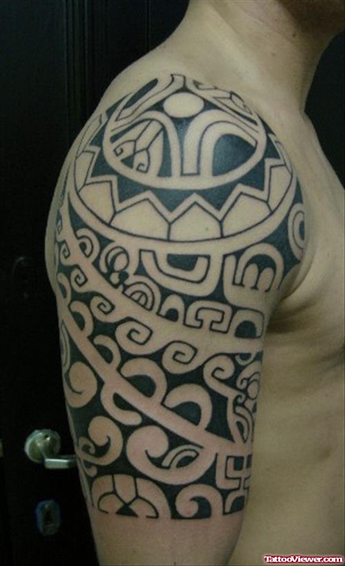 Amazing Hawaiian Tattoo On Right Half Sleeve