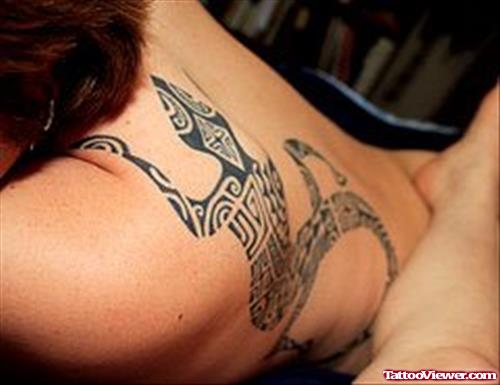 Tribal Hawaiian Tattoo On Girl Back