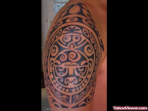 Hawaiian Tattoo On Man Right Shoulder