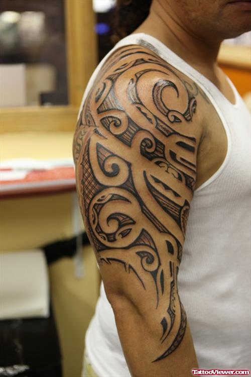Awesome Tribal Hawaiian Tattoo On Man Right Half Sleeve