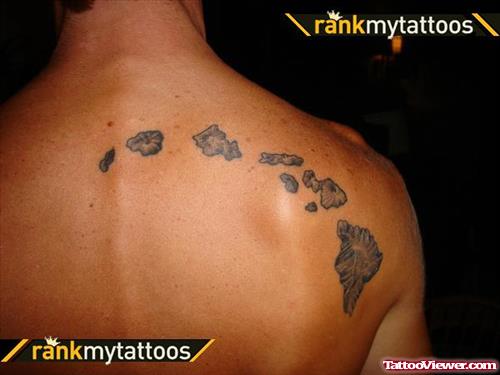 Hawaiian Tattoo On Man Right Back Shoulder