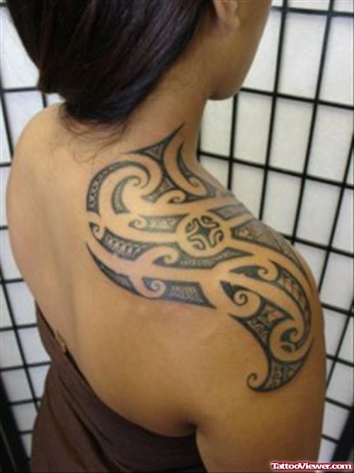 Amazing Tribal Hawaiian Tattoo On Upper Shoulder