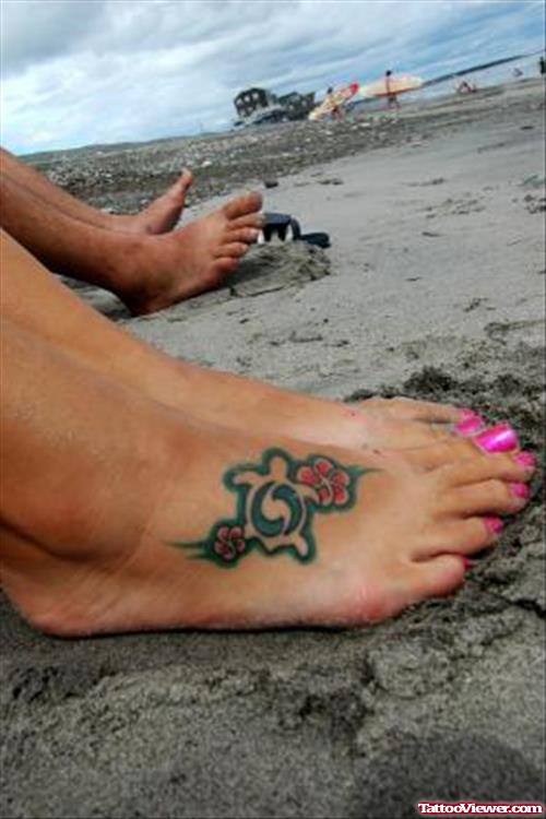 Hawaiian Tattoo On Girl Right Foot