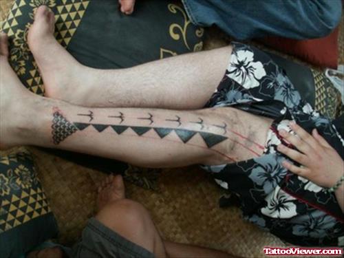 Black Ink Hawaiian Tattoo On Left Leg