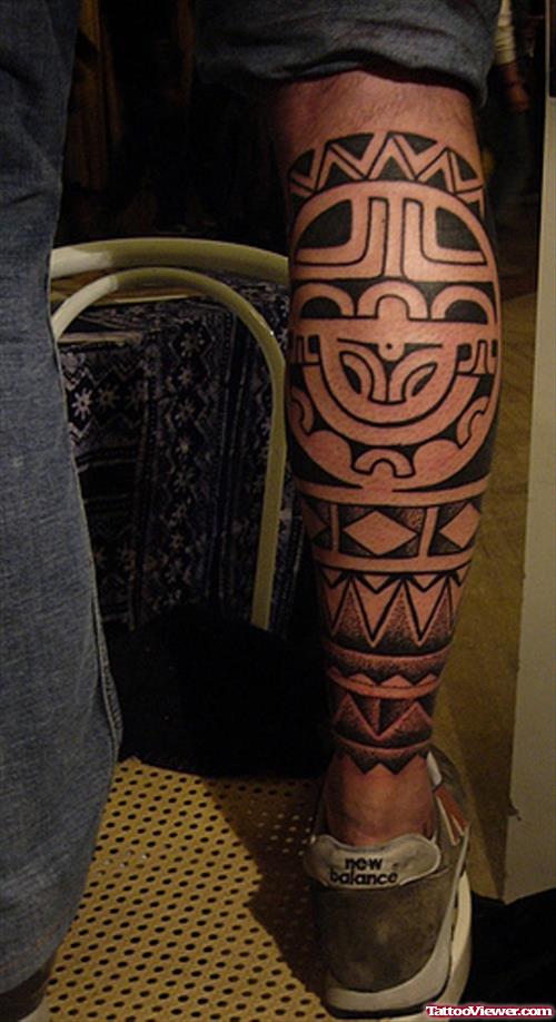 Grey Ink Tribal Hawaiian Tattoo On Right Leg