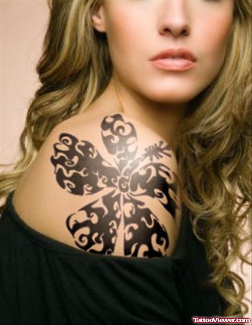 Black Hawaiian Tattoo On Girl Right Shoulder