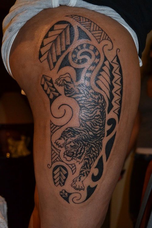 Tiger And Tribal Hawaiian Tattoo On Right Thigh