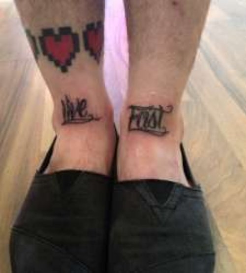Animated Red Hearts Tattoos On Leg
