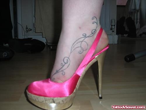 Beautiful Design Tattoo On Heel