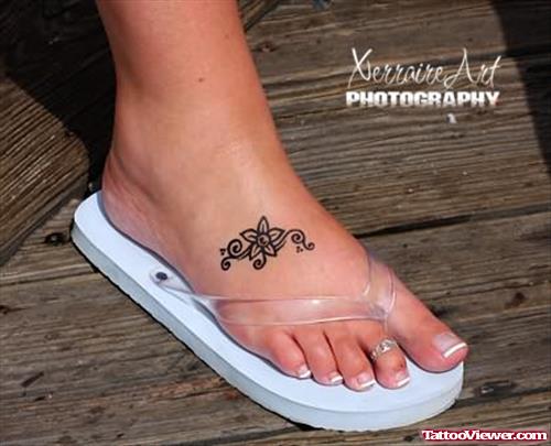 Amazing Design Tattoo On Heel