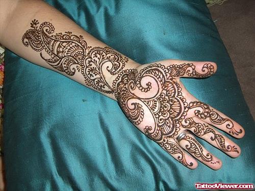 Nice Henna Tattoo On Girl Left Hand