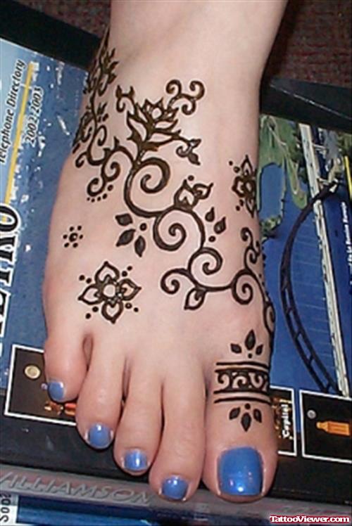 Henna Tattoo On Girl Right Right Foot
