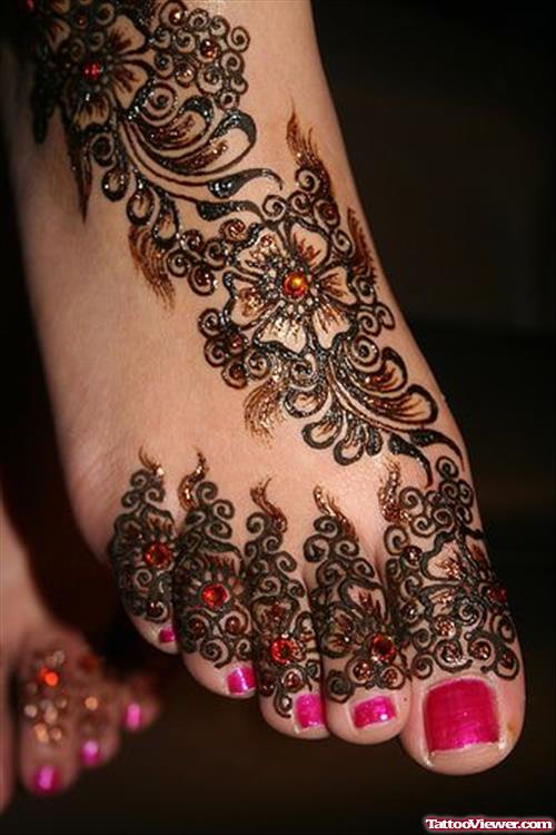 Best Henna Tattoo On Girl Right Foot