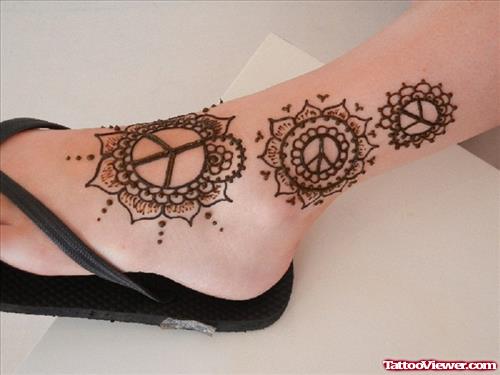 Awful Henna Flowers Tattoos On Leg