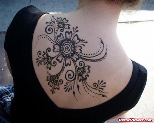 Unique Henna Tattoo On Girl Upperback