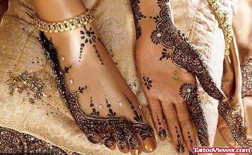 Henna Tattoo On Hand And Right Foot