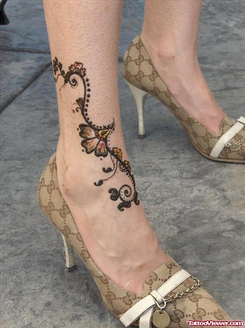 Henna Tattoo On Girl Right Ankle