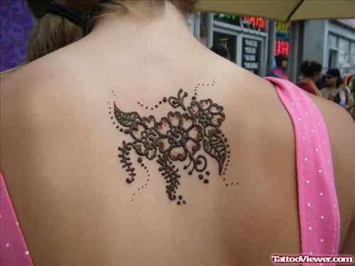 Unique Henna Tattoo On Girl Back Body