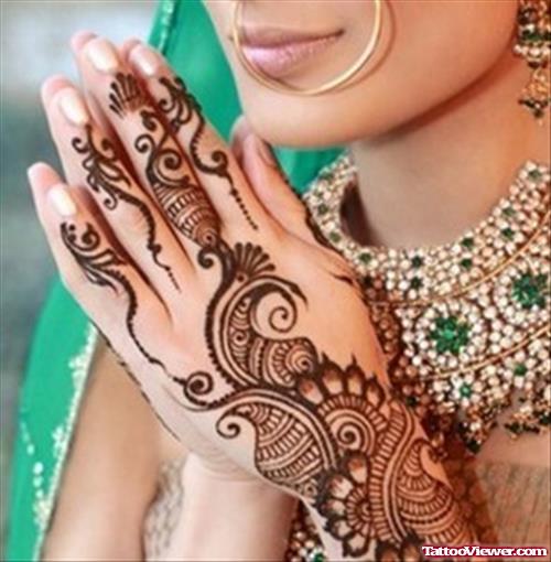 Trendy Henna Tattoo On Girl Left Hand