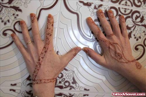 Simple Henna Tattoos On Both Hands
