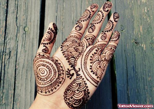 Quality Henna Tattoo On Girl Left Hand