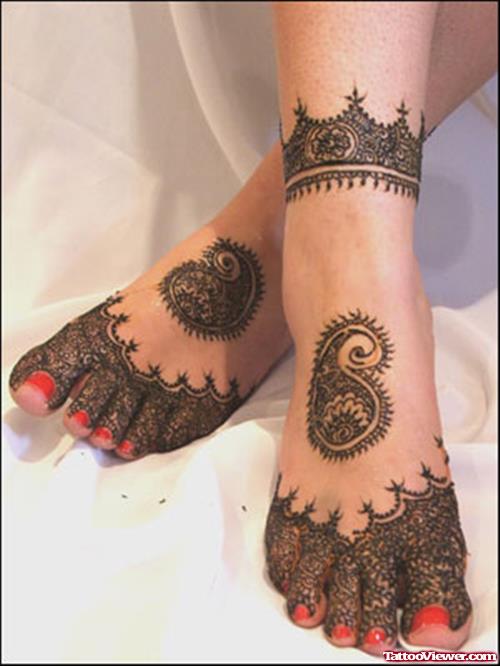 Henna Mehndi Tattoo On Girl Feet