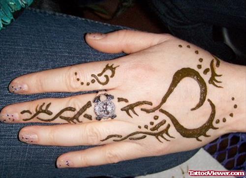 Unique Henna Tattoo On Girl Left Hand