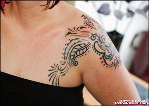Attractive Henna Tattoo On Girl Left Shoulder