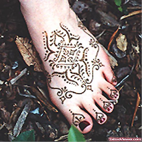 Amazing Henna Tattoo On Left Foot