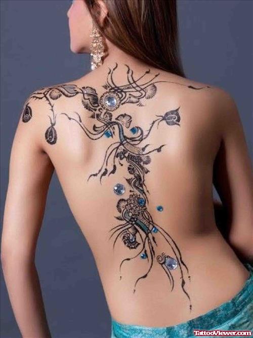Amazing Henna Tattoo On Girl Back Body