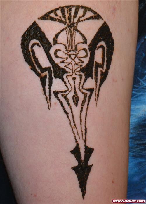 Black Ink Tribal Henna Tattoo On Bicep
