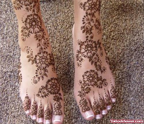 Amazing Henna Tattoo On Both Feet
