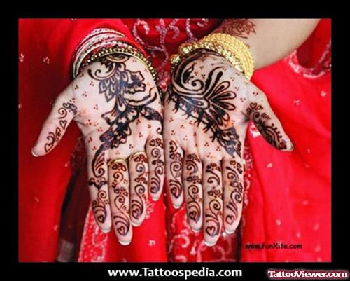 Unique Henna Tattoos On Both Hands