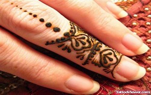 Henna Tattoo On Girl Finger