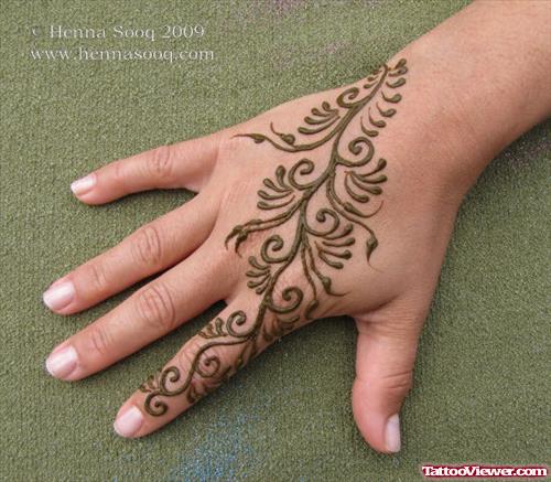 Henna Tattoo On Girl Right Back Hand