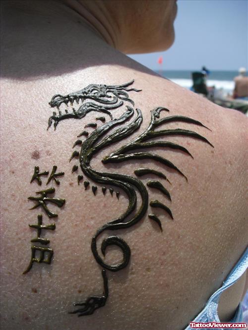 Henna Dragon Tattoo On Right BAck Shoulder