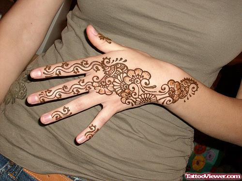 Grey Ink Henna Tattoo On Left Hand For Girls