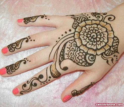 Beautiful Henna Tattoo On Girl Back Hand