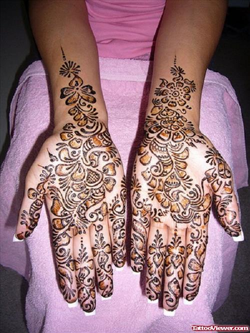 Attractive Henna Tattoos On Both Hands For Girls