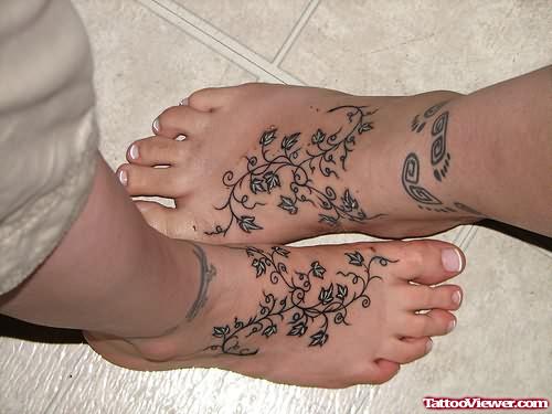 Henna Leafs Tattoos Design On Feet
