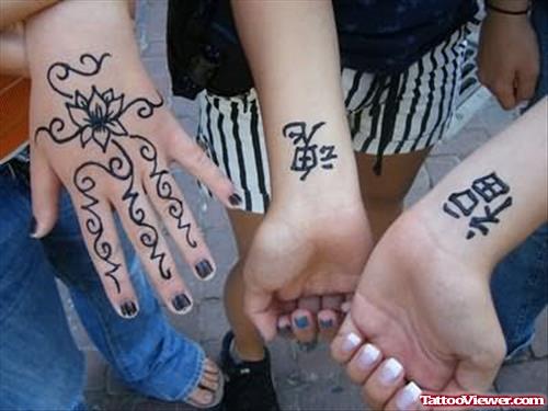 Beautiful Chinese Henna Tattoos On Hand