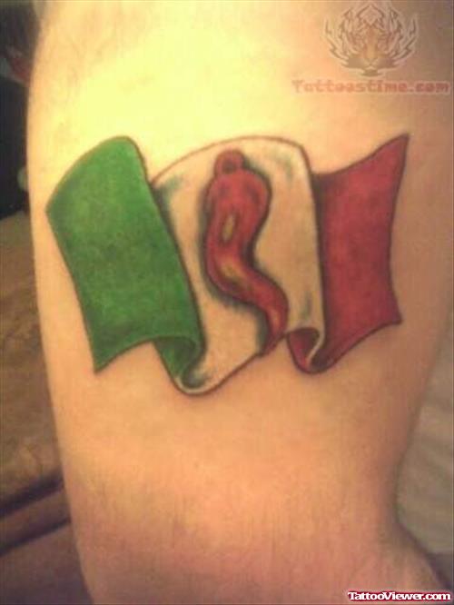 Irlandes Flag Tattoo On Bicep