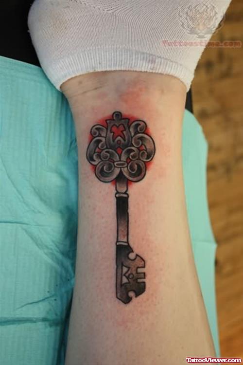 Big key Tattoo On Leg