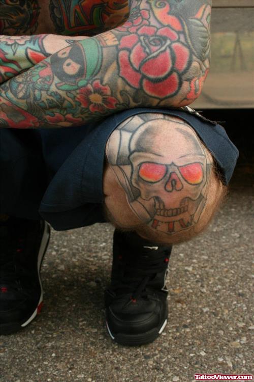 Red Eyes Skull Tattoo On Knee