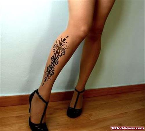 Black Ink Tribal Right Leg Tattoo