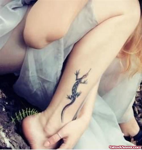 Lizard Free Tattoo On Leg